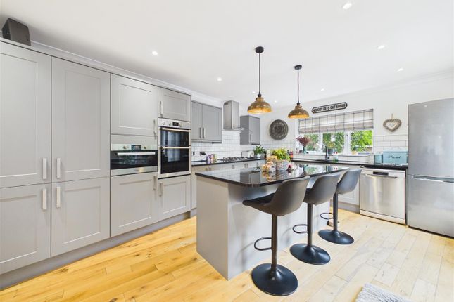5, Windsor Avenue, West Molesey photo 4