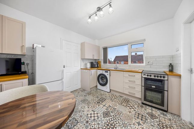 23, Peak View Road, Chesterfield photo 2
