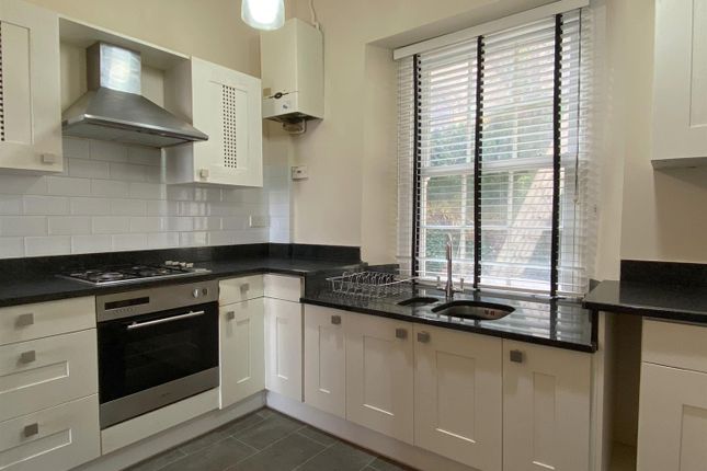 Flat to rent in Mumbles Road, Mumbles, Swansea