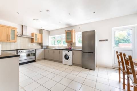 Thumbnail Shared accommodation to rent in Corringham Road, Wembley