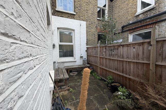 Robertson Street, London photo 5