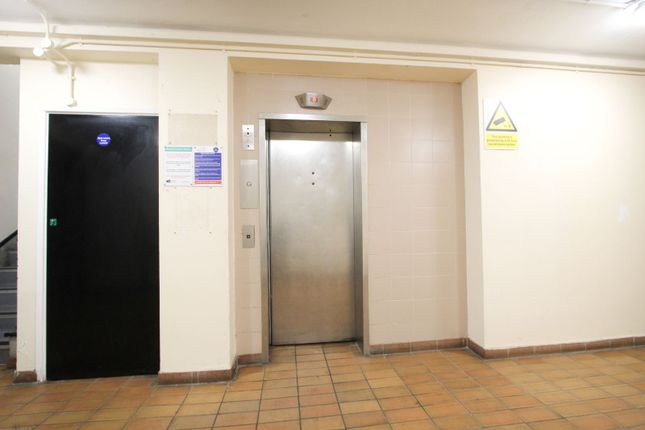 Block 8 Flat 306, Nightingale Vale, Woolwich photo 3