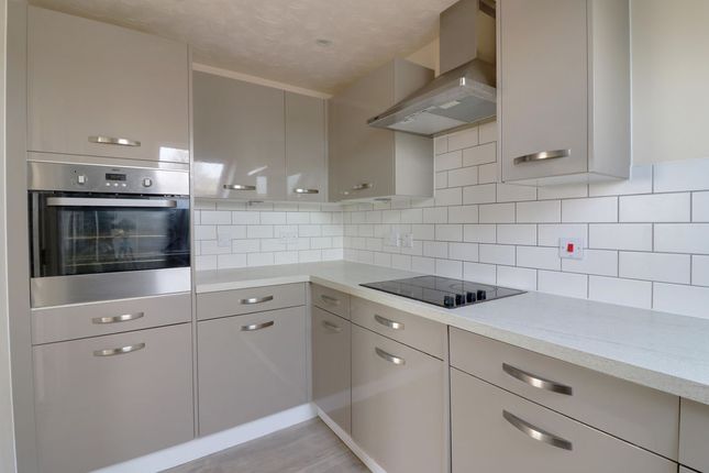24 Apsley lodge, London Road, Waterlooville photo 3