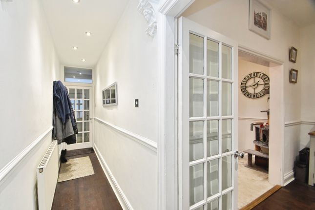 36, Regent Place, North Yorkshire photo 2