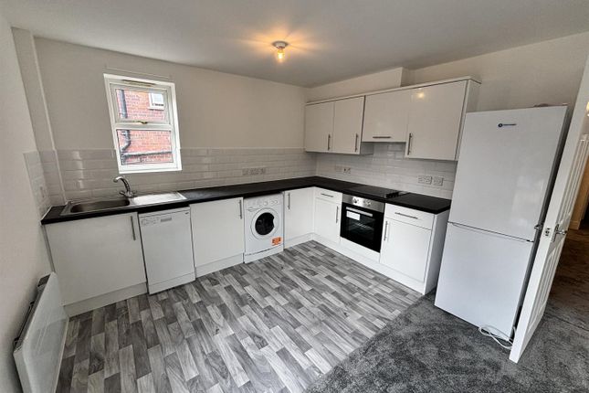 Flat 8, 4, Ladybarn Crescent, Fallowfield photo 5