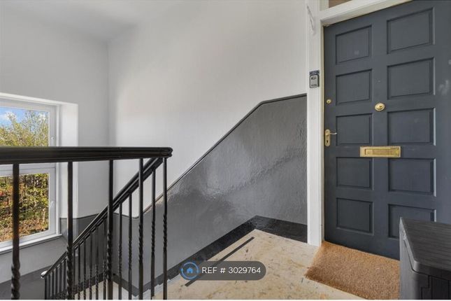 Flat, Clydeshore Road, Dumbarton photo 3