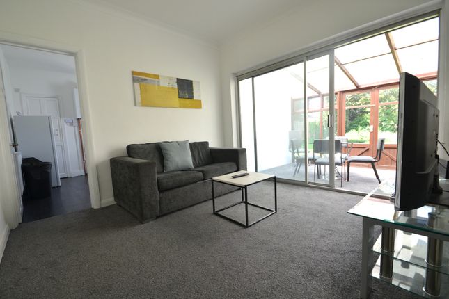 7, Green Lane, Sunbury-on-Thames photo 2