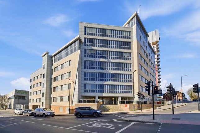 2-bed flat on Flat 31 Luminosity Court 49, Drayton Green Road, Ealing, £425,000