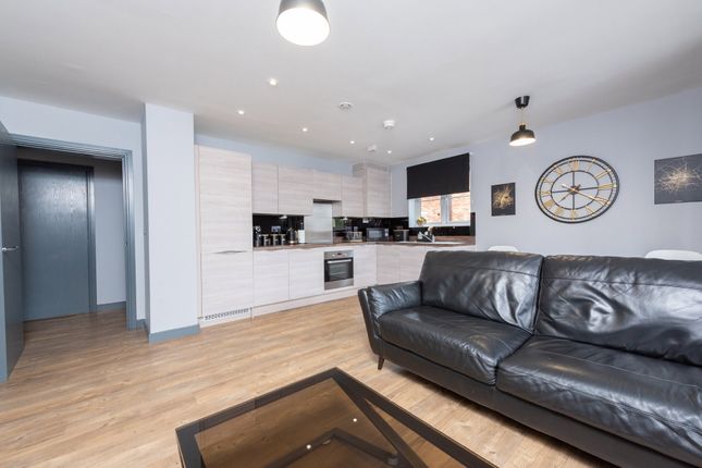 6 Heron house, Hurst Avenue, Camberley photo 3