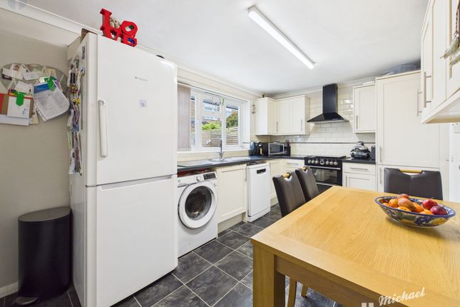 18 Orchard Close, Aylesbury photo 4