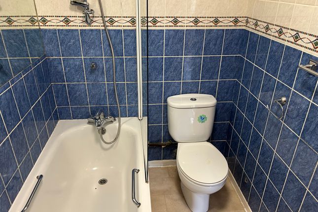 11, Aldenham Drive, Uxbridge photo 5