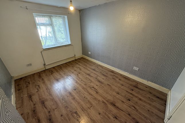 7, Canham Gardens, HOUNSLOW photo 2