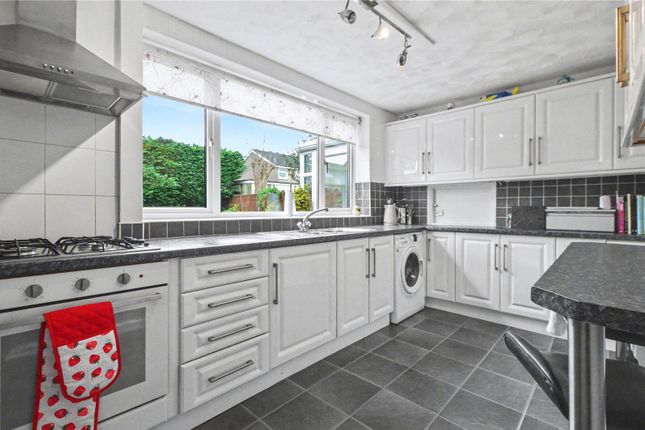 28, Hall Orchards Avenue, West Yorkshire photo 2