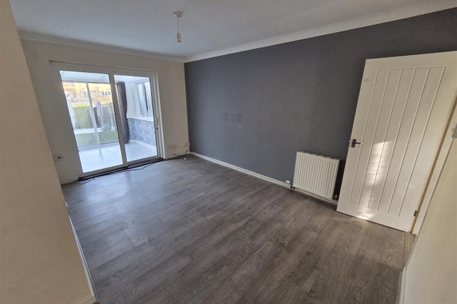 3 bed property for rent in Matson Lane, Matson, Gloucester GL4
