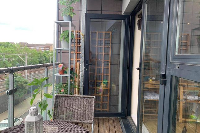 Thumbnail Flat for sale in Windsor Court, Bow, London