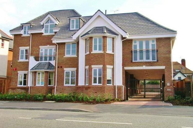 Flat to rent in Goldsworth Road, Woking