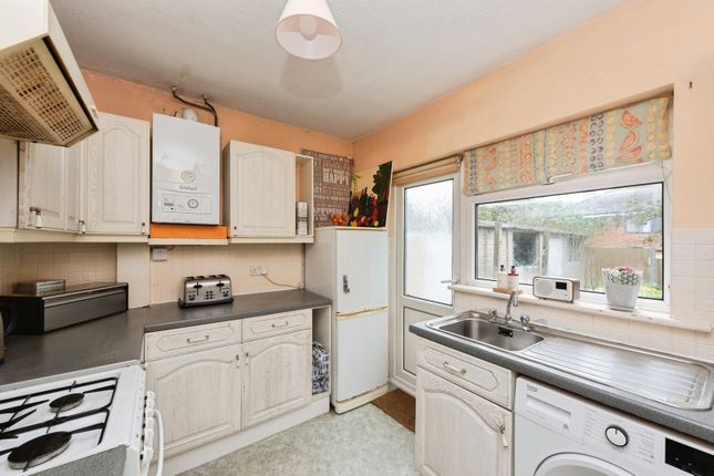 25, Garth Road, Morden photo 4