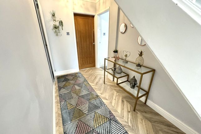 25 Wood Lane, Willenhall photo 2