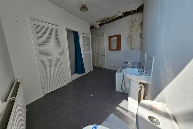 Crewkerne photo 3