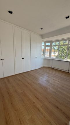 40 Longfield Avenue, enfield, London photo 5