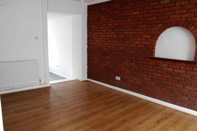 3 Henry Street, Holyhead photo 2