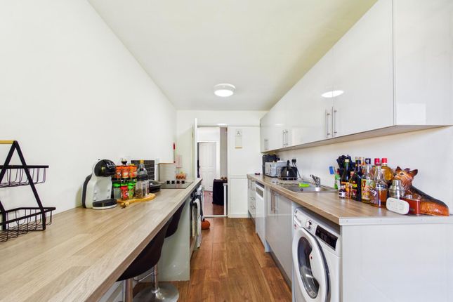 Flat 6, Laurel House, Parklands, Castleford photo 4