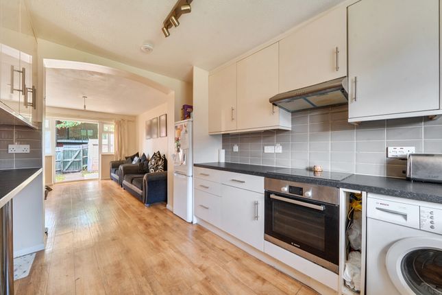 21, The Pentlands, Buckinghamshire photo 4