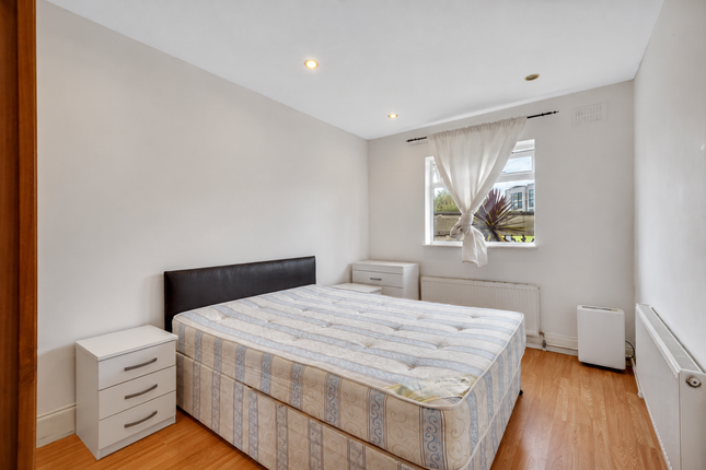 6 Woodstock Grove, London photo 4