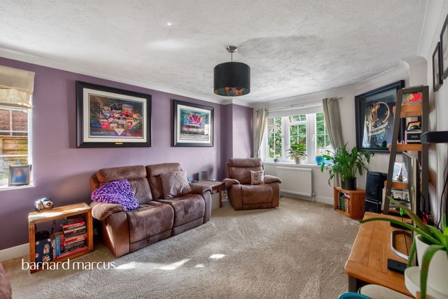 7, Mayfield Close, REDHILL photo 2