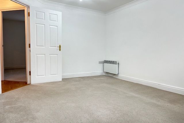39, Covesfield, Gravesend photo 5