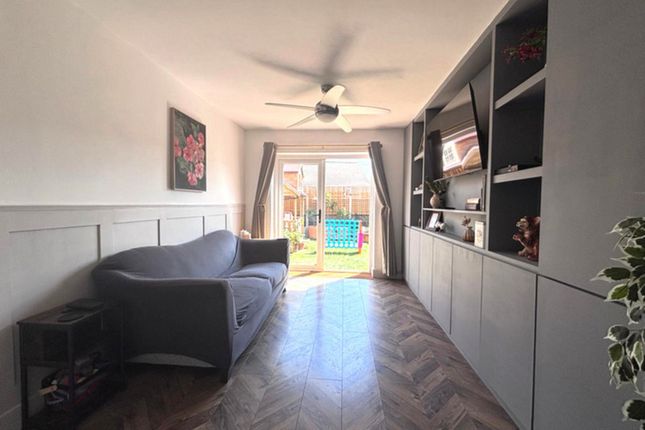 10, Gennep Road, Canvey Island photo 3