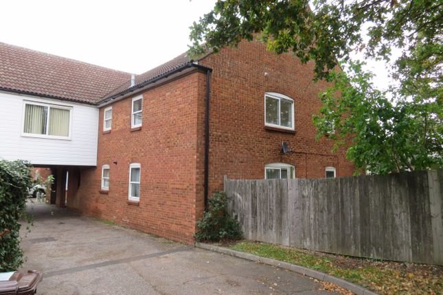 Thumbnail Flat to rent in Swallowdale, Colchester