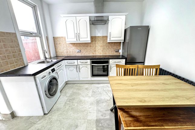 Tennyson, Tennyson Road, Stratford photo 5