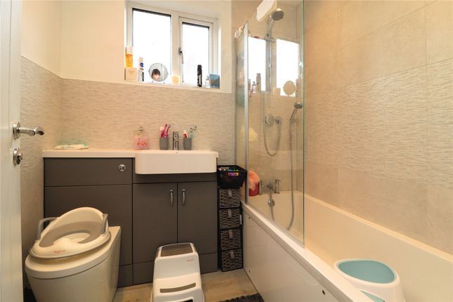 67, Fenwick Close, Surrey photo 3