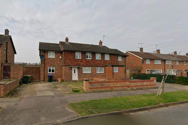 4 Bed Semi-Detached House To Rent Hawthorn Road, Woking Gu22