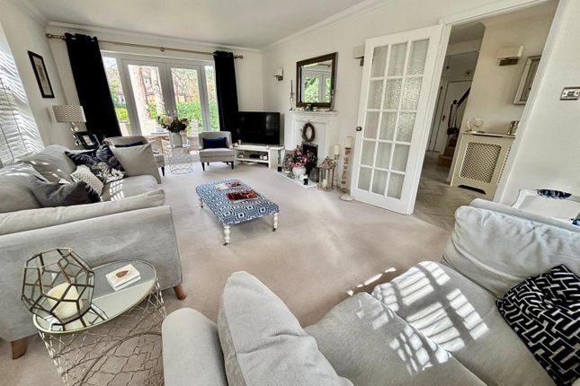 45, Crosby Hill Drive, Surrey photo 2