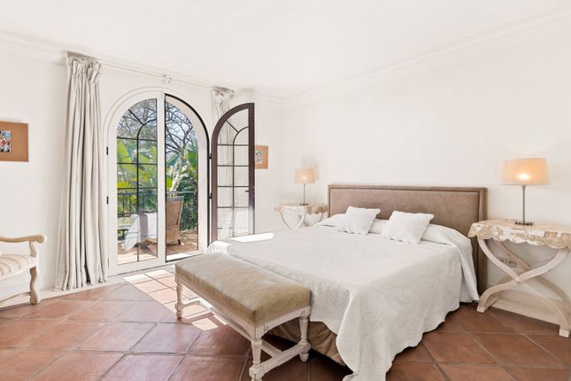 Villa for sale in Paraiso Barronal, Estepona, Malaga, Spain