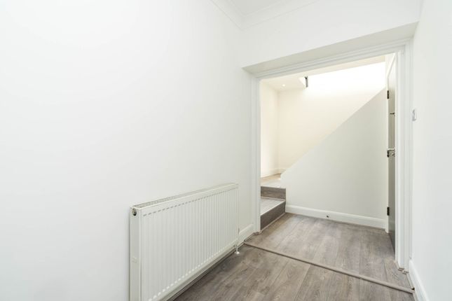 Flat to rent in Islington Green, London