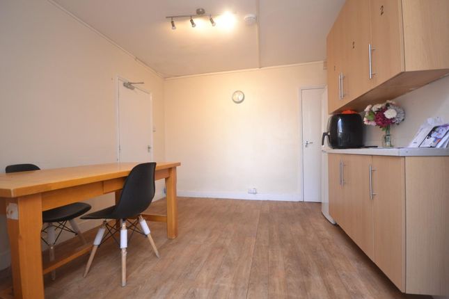 Room to rent in Stanley Grove, Reading