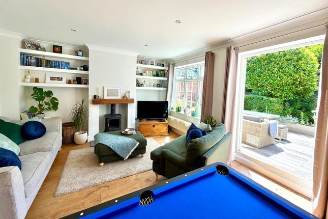 10, Kashmir Close, Addlestone photo 4