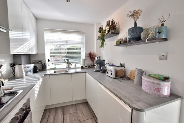 Flat 3, Phoenix Court , Chingford Avenue, Chingford photo 5