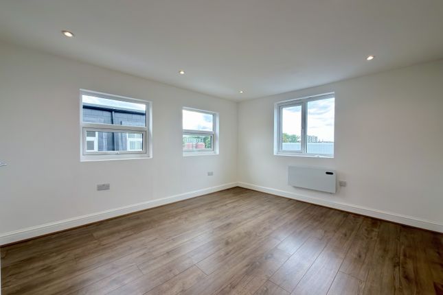 F4, 32, Gambole Road, Tooting, London photo 3