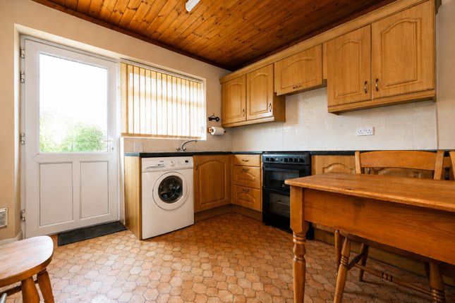 13 The Crescent, Bracebridge Heath, Lincolnshire photo 4