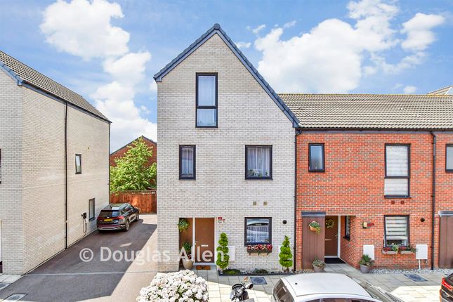 25, Marine Crescent, Ilford photo 2