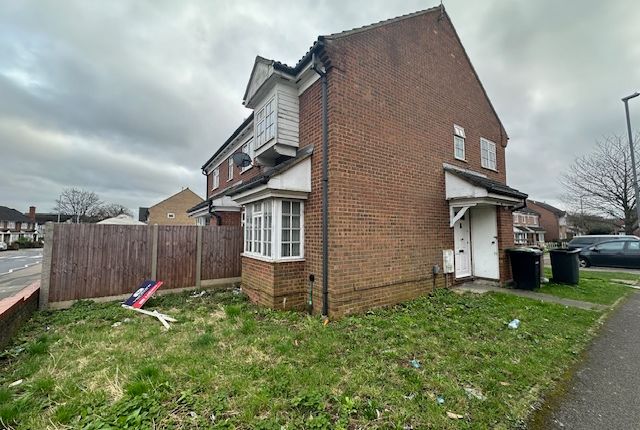Terraced house for sale in Dorrington Close, Luton