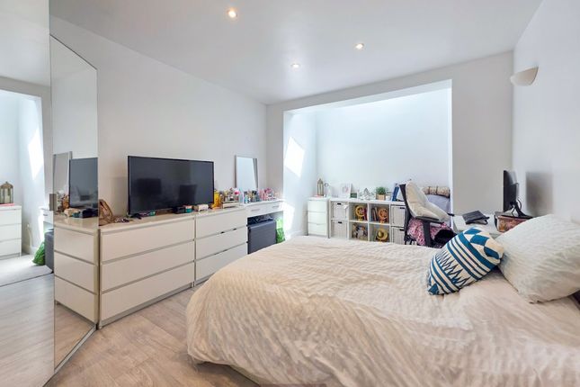 80, Ruskin Gardens, Harrow photo 5