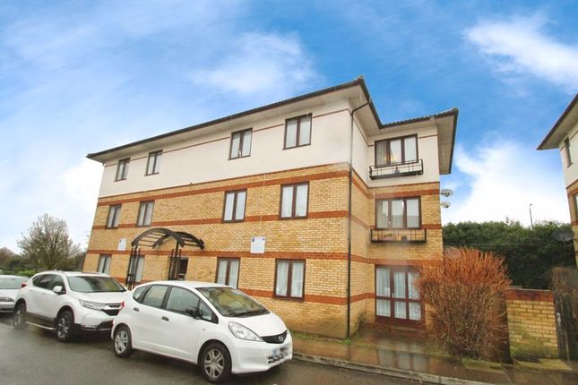 Thumbnail Flat for sale in Hollydale Close, Northolt