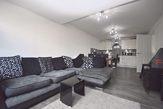 Thumbnail Flat for sale in Divot Way, Rooksdown