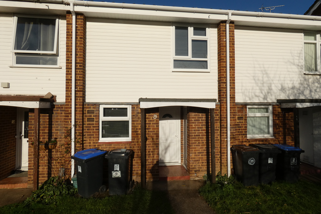 Thumbnail Property to rent in Dunnets, Woking