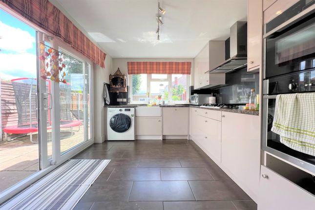 7 Rowantree Road, Winchmore Hill photo 3